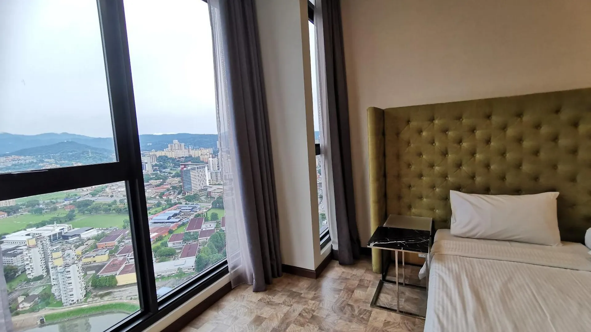 Expressionz Professional Suites By Aurora Summer Suites Kuala Lumpur