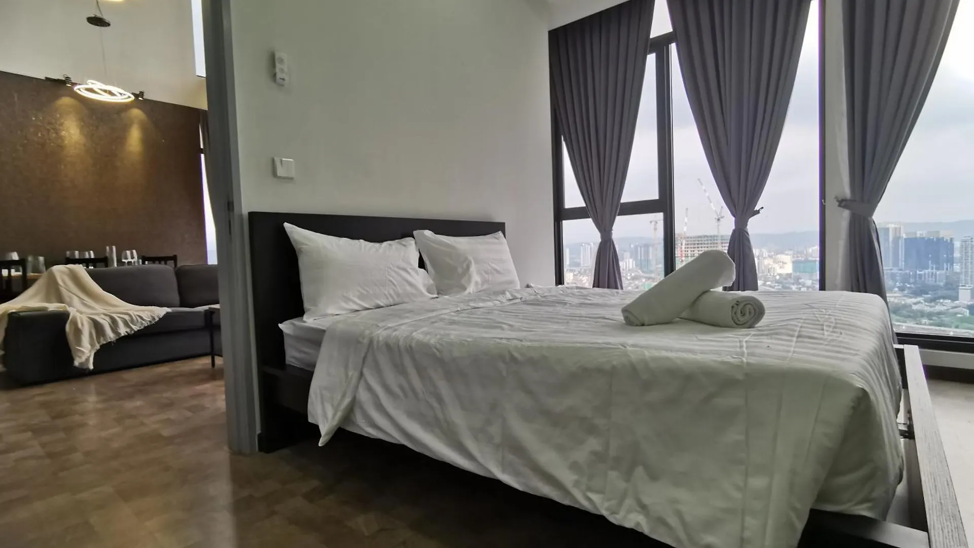 Expressionz Professional Suites By Aurora Summer Suites Kuala Lumpur